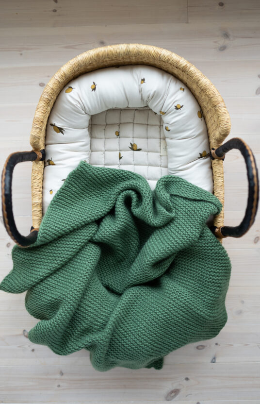 Knit a baby blanket for beginners, an easy baby blanket