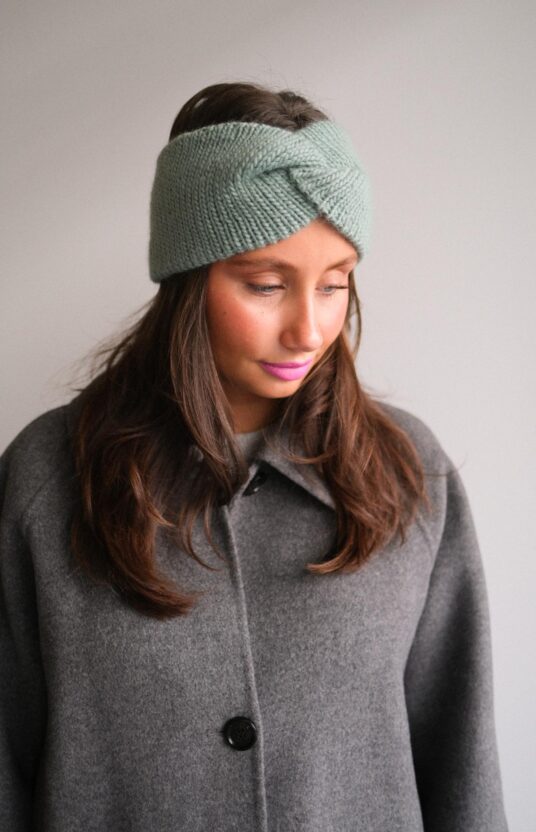 Knitted headband pattern with knot for ladies and children, gift knitting tips