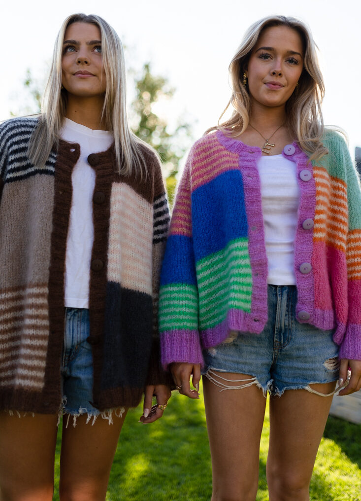 SideBySide cardigan knitting pattern - HipKnitShop Knitted cardigan with pattern and colors. Cozy cardigan inspiration knit for women in colors knitting pattern