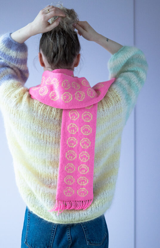 Scarf women knitting pattern smileys