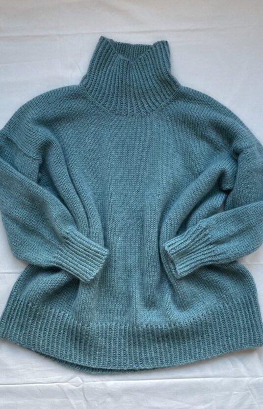 Women's knitting pattern turtleneck