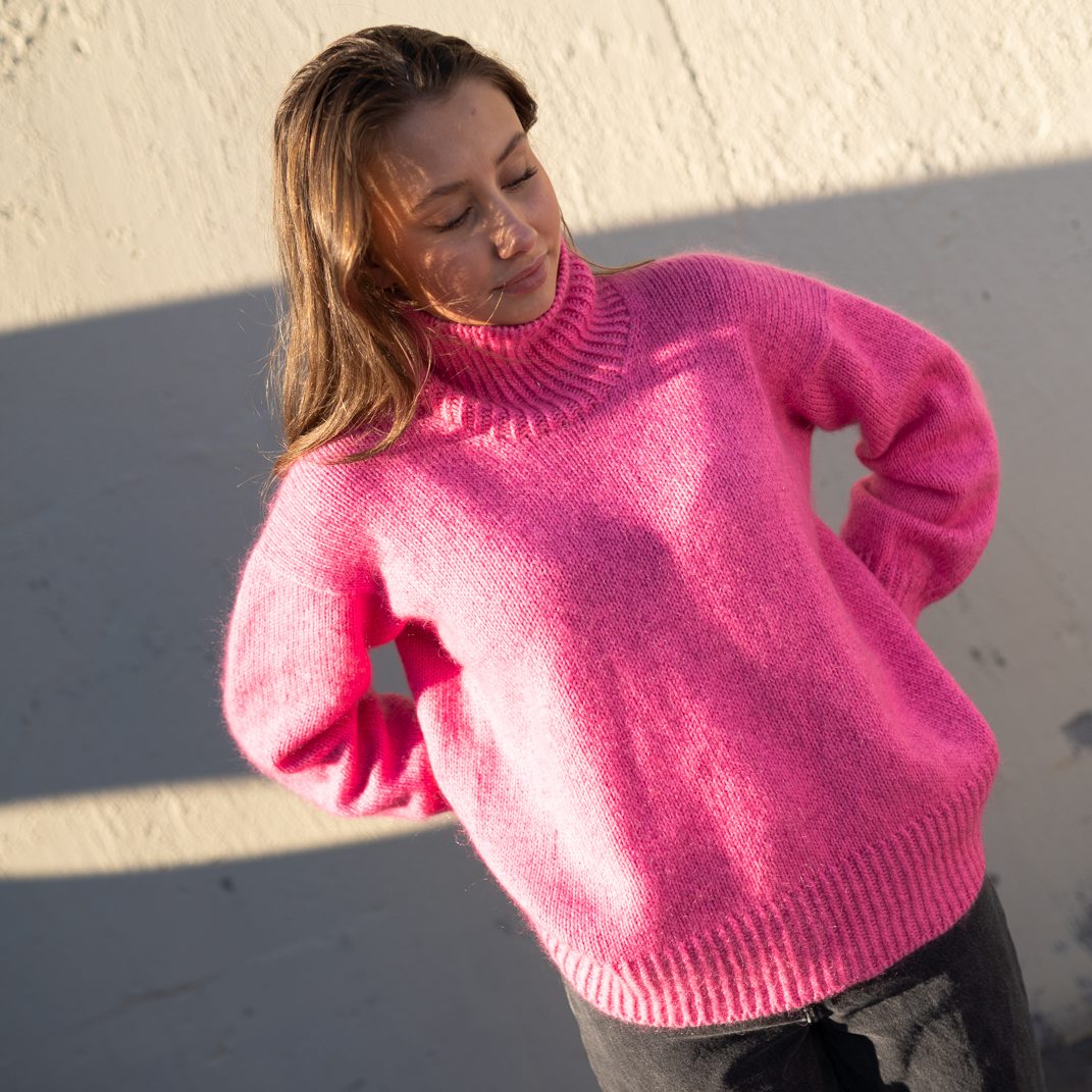 107912-Milkyway-genser-kit - HipKnitShop womens knittingpattern turtleneck
