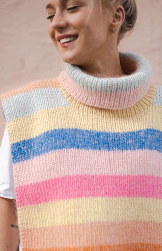 Simple neck women's knitting pattern