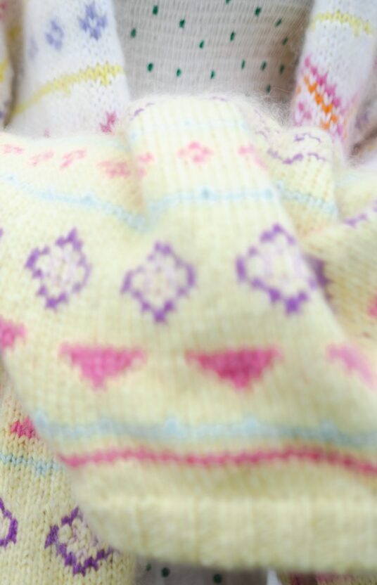Colorful knit sweater patterns to make a famous jacket.