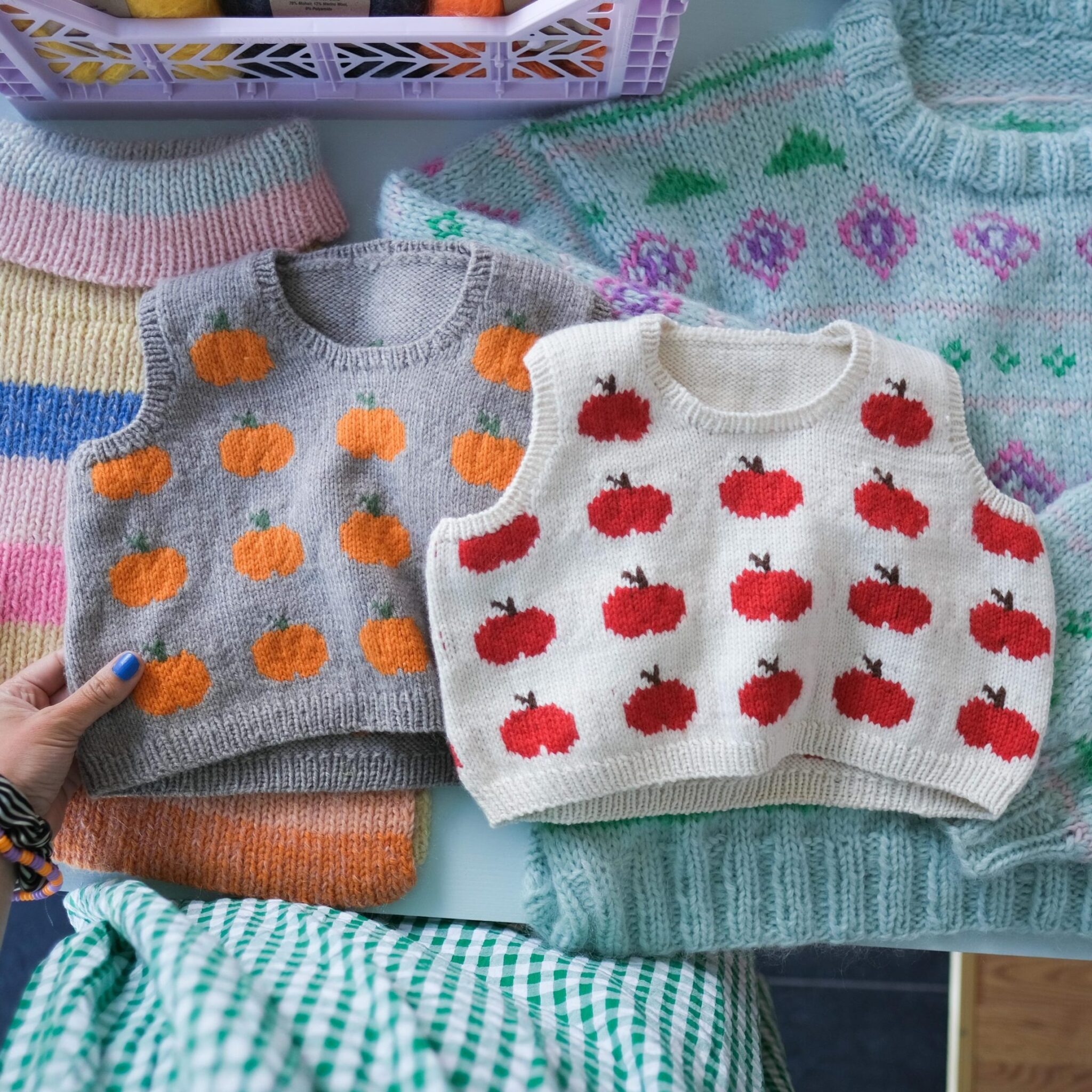 125579-Fruity-vest-barn-kit-1 - HipKnitShop slipover kids fruit