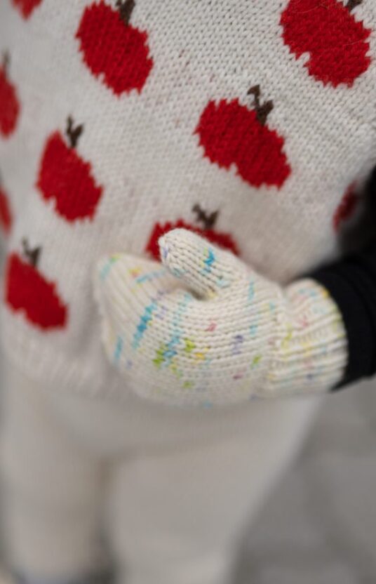 Easy knitting pattern for kids' mittens