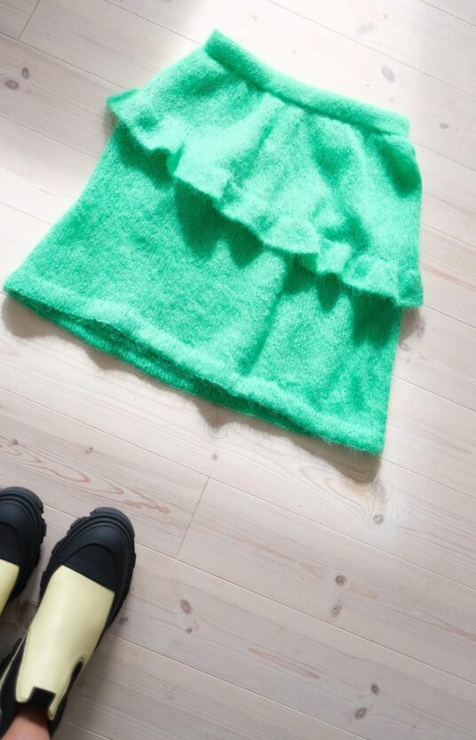 Knitting pattern skirt lady