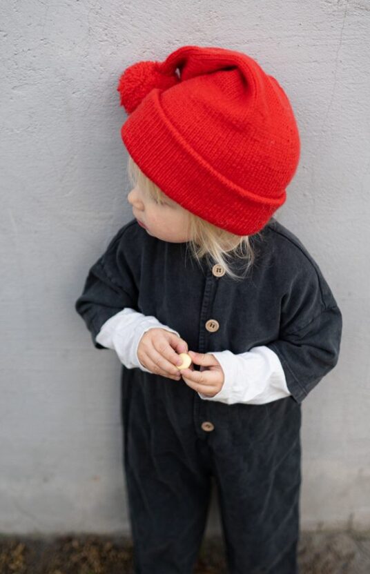 Knitting pattern for Santa hat for children