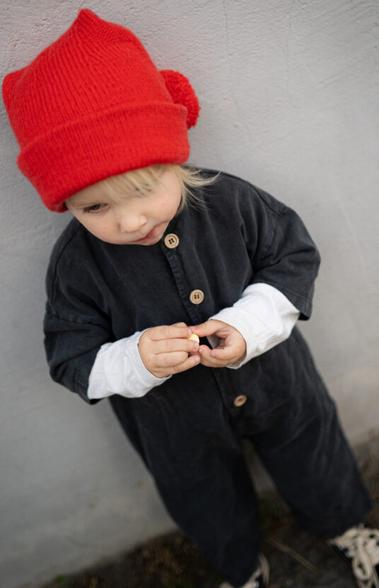 Knitting pattern for Santa hat for children