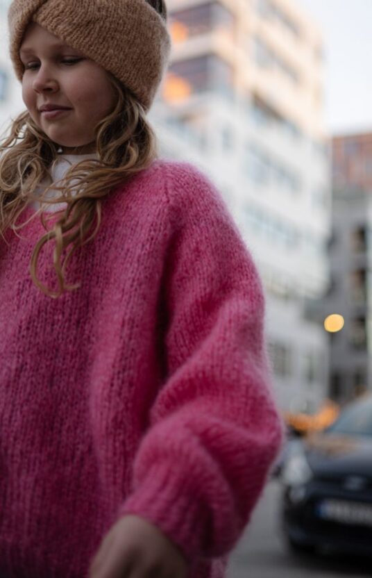 Knitting pattern sweater girl