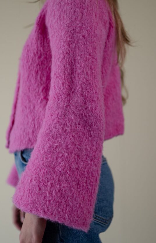 Jacket with wide sleeves knitting pattern