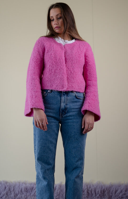 Knitted cardigan with bell sleeves pattern