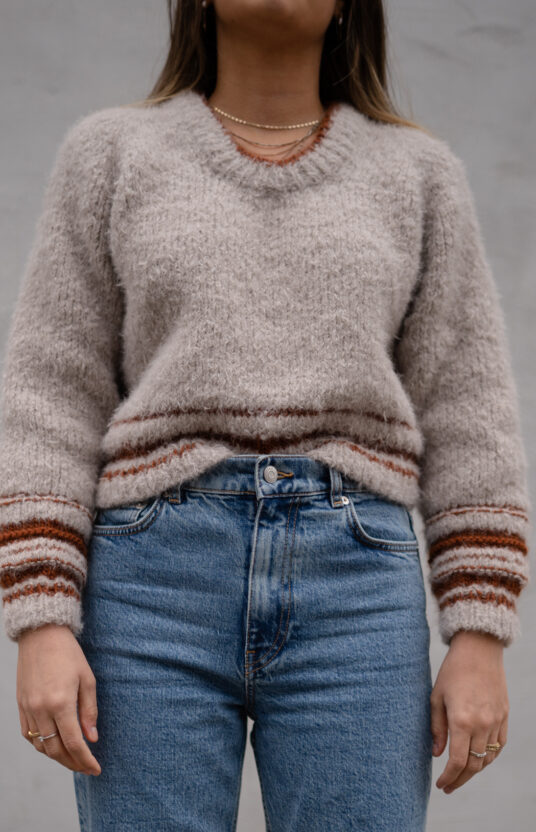Women's sweater knitting pattern