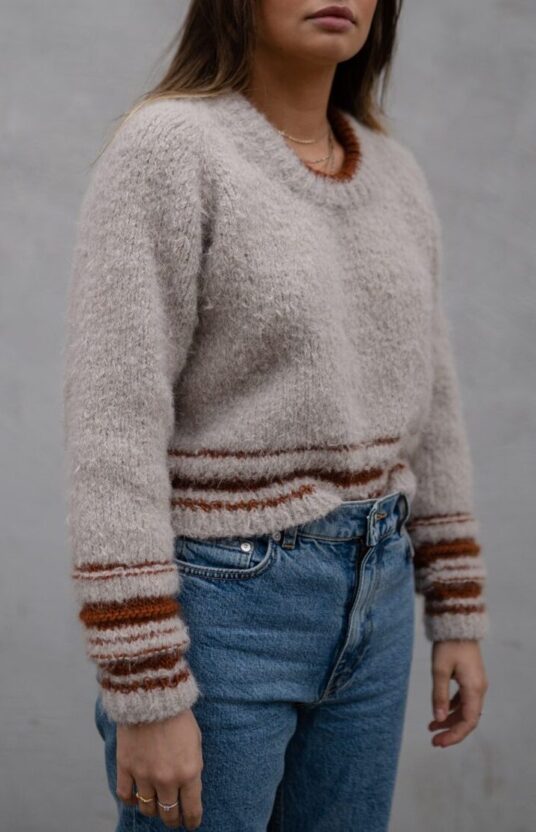 Women's sweater knitting pattern