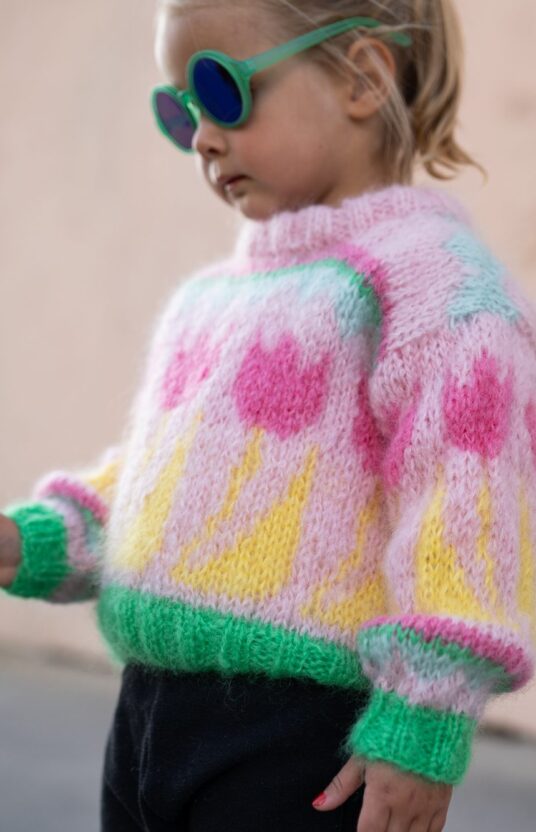 Children's knit sweater with flowers