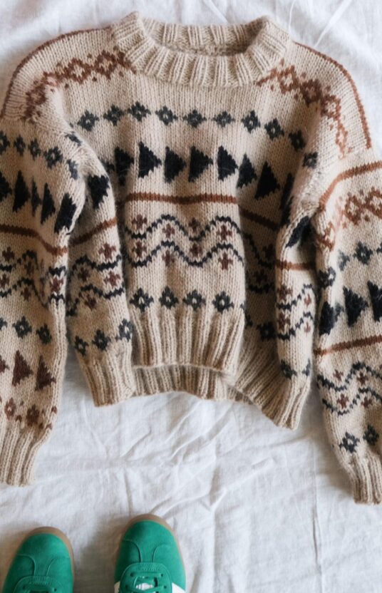 Knitting pattern sweater women