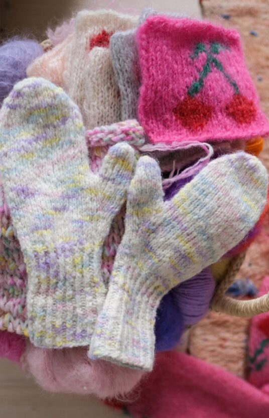Knitting pattern mittens hand-dyed yarn