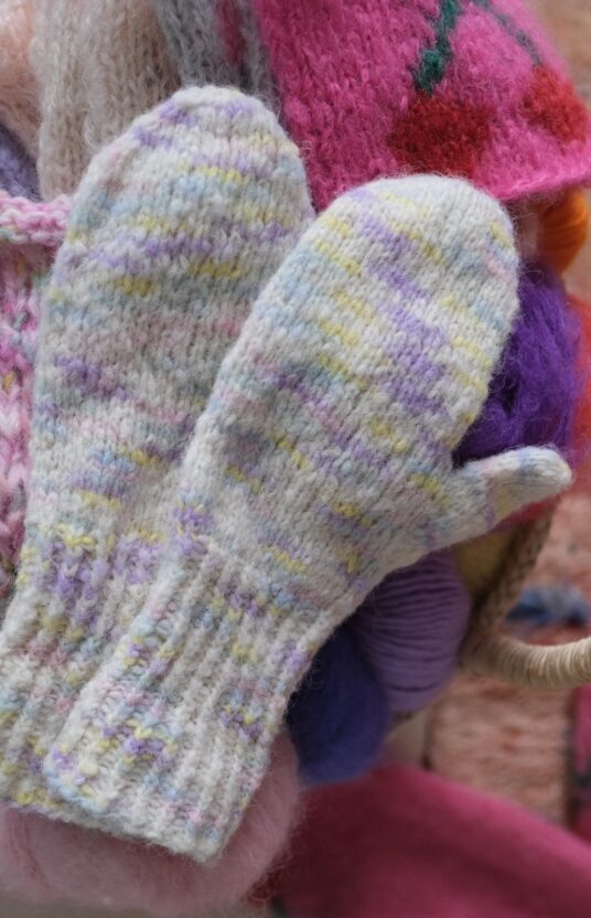 Knitting pattern mittens hand-dyed yarn