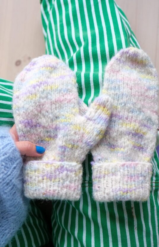 Knitting pattern mittens hand-dyed yarn