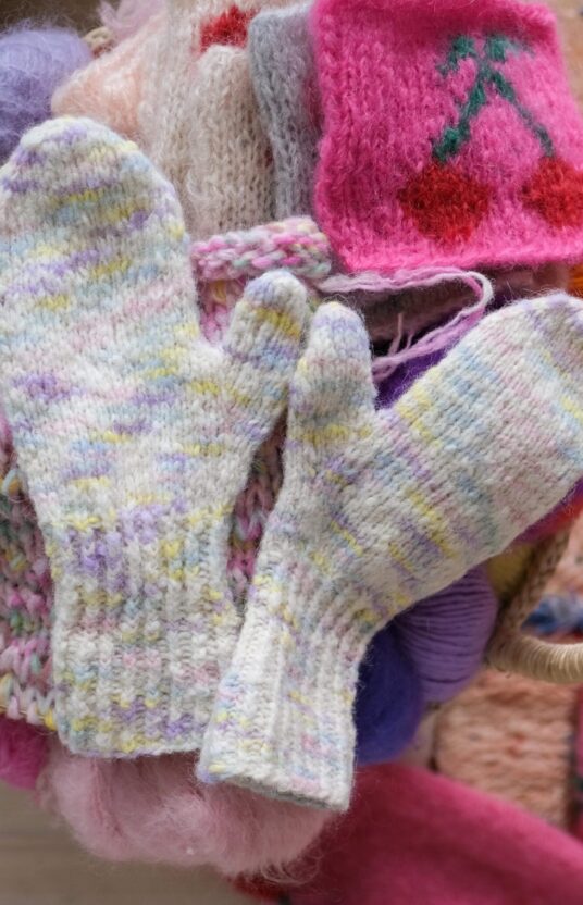 Knitting pattern mittens hand-dyed yarn