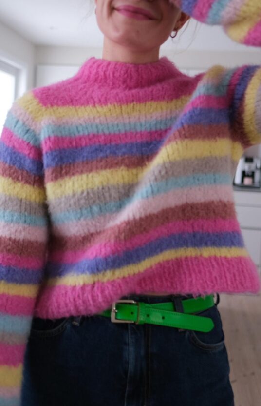 Knitting pattern for women's sweater