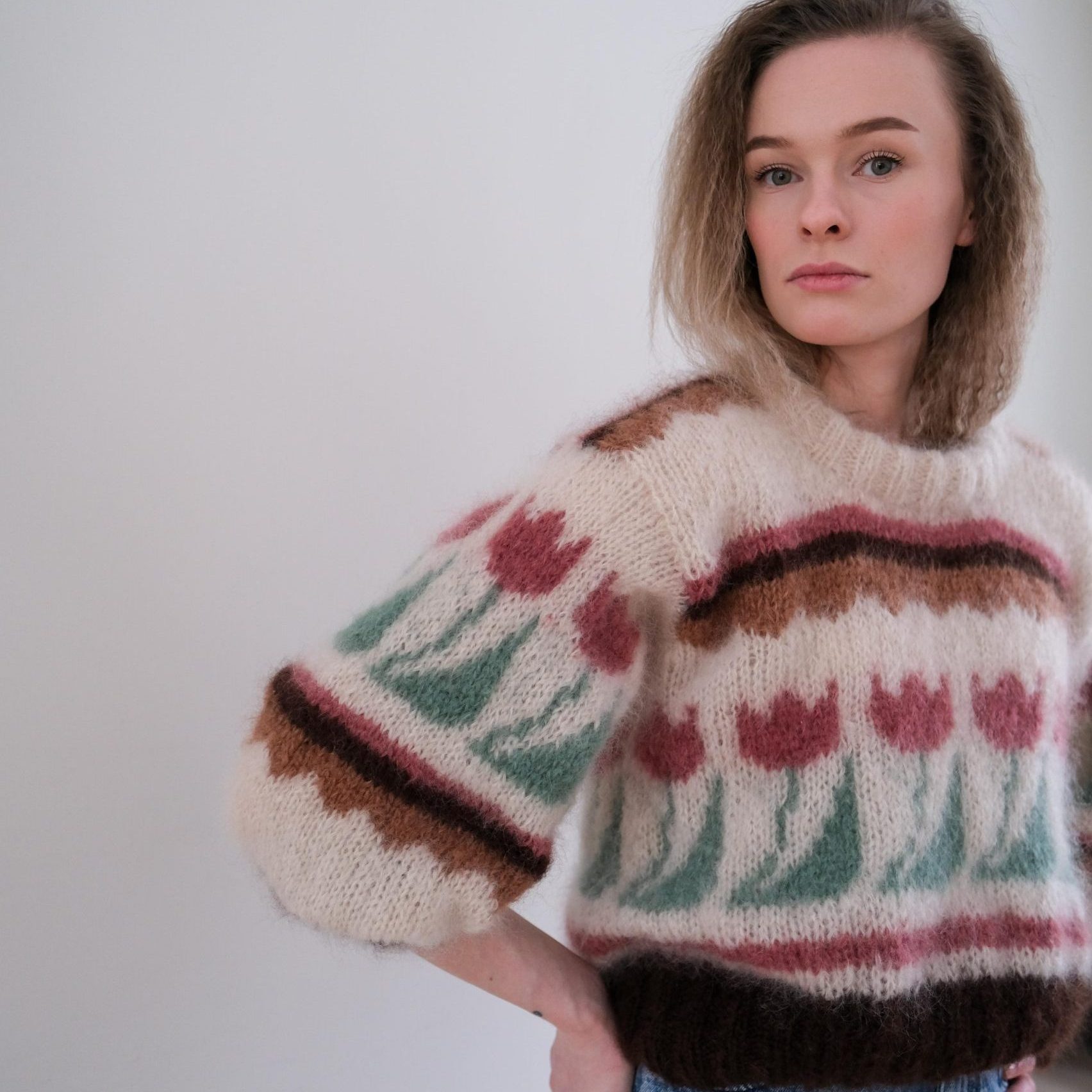 tulip sweater knitting pattern - HipKnitShop strikkegenser festival dame blomster