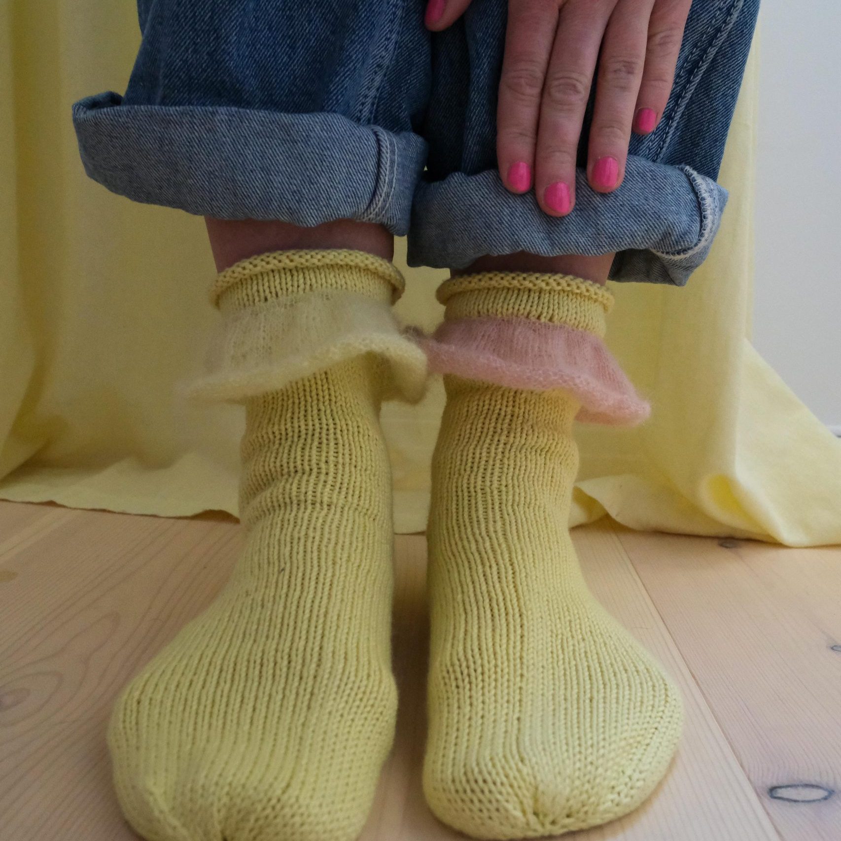200604-Milla-socks-knitting-pattern - HipKnitShop Wool socks knitting pattern