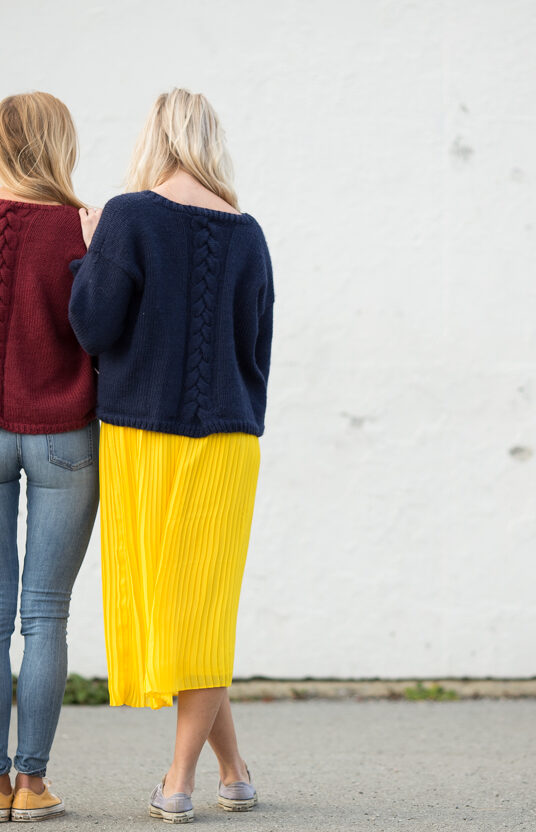 25373-Alba-genser-strikkeoppskrift-2 - HipKnitShop Caro og mari gener og jakke sept 17-44