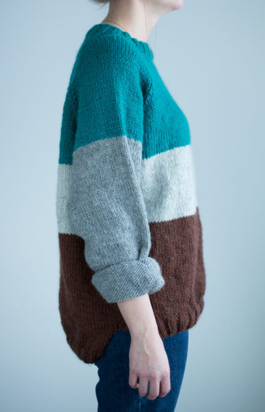 Women's sweater knitting pattern with raglan sleeves