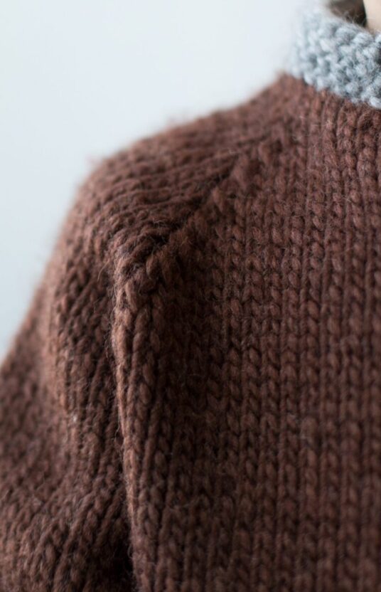 Knitting pattern for a kid's raglan sweater