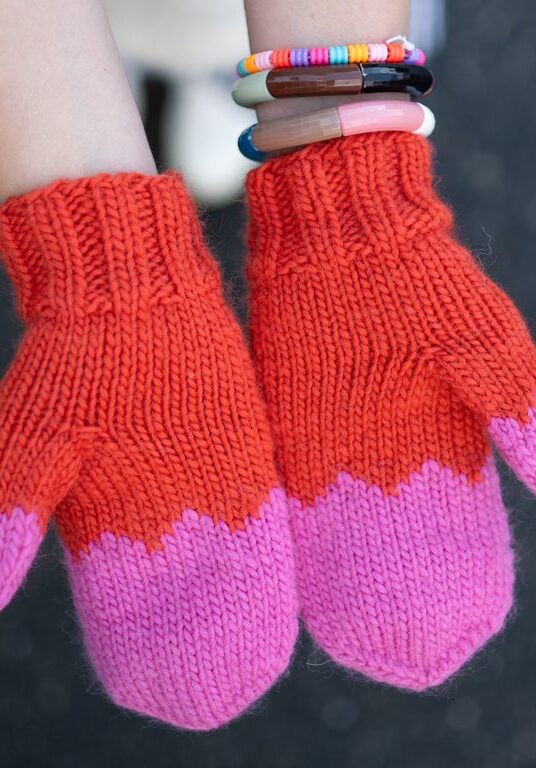 Knitting pattern women's mitten