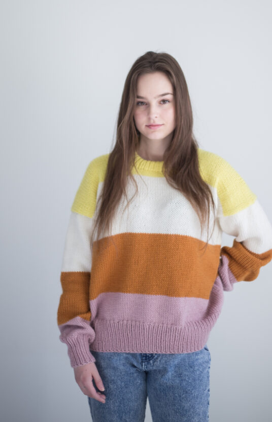 Women's multicolored sweater knitting pattern
