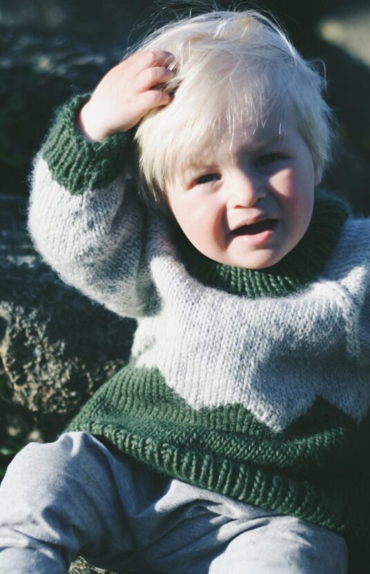 Knit pattern for a kids' raglan sweater
