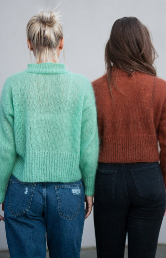 Turtleneck sweater women knitting pattern