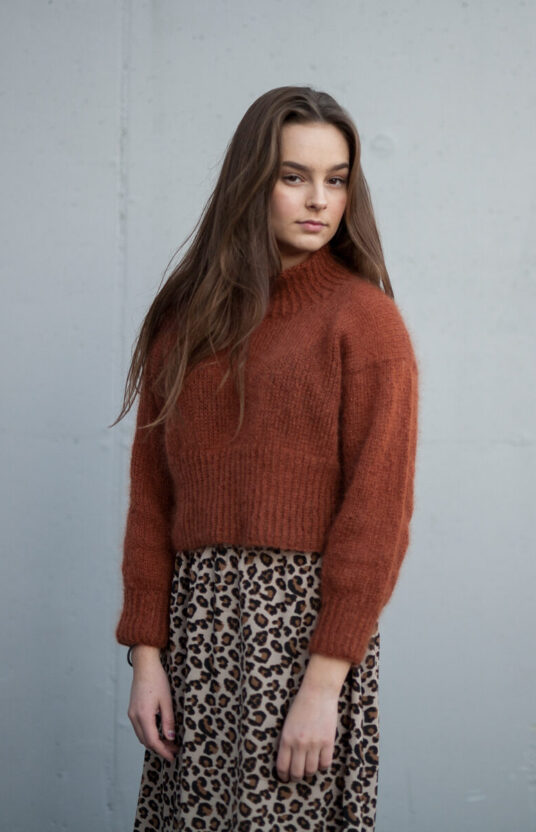 Turtleneck sweater women knitting pattern