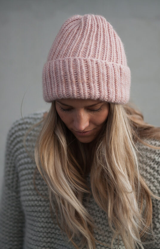 Knitting pattern hat women