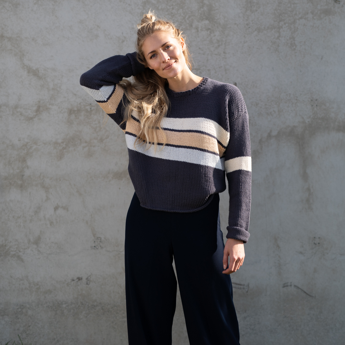 28030-Chloe-college-genser-strikkeoppskrift-3 - HipKnitShop knitting pattern cotton jumper women