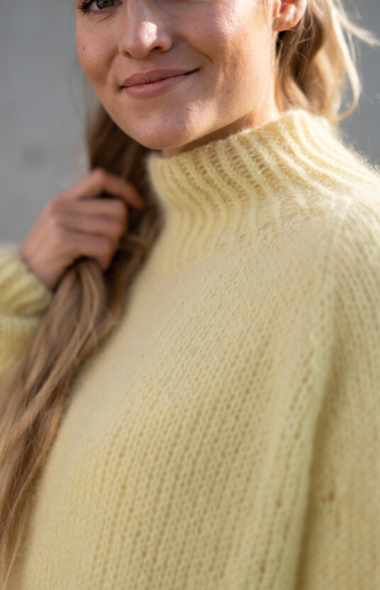 Turtleneck sweater women knit pattern
