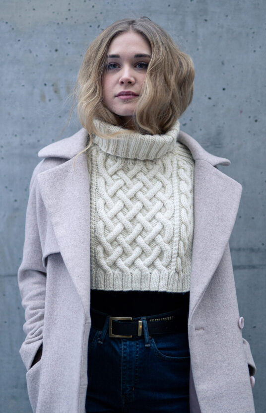 Knitted scarf with cable knit pattern instructions