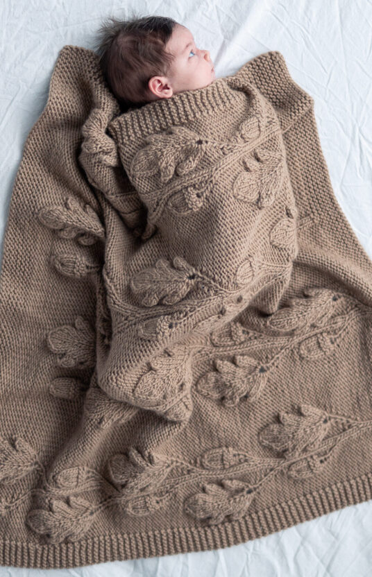 Knitted blanket pattern oak leaf stitch
