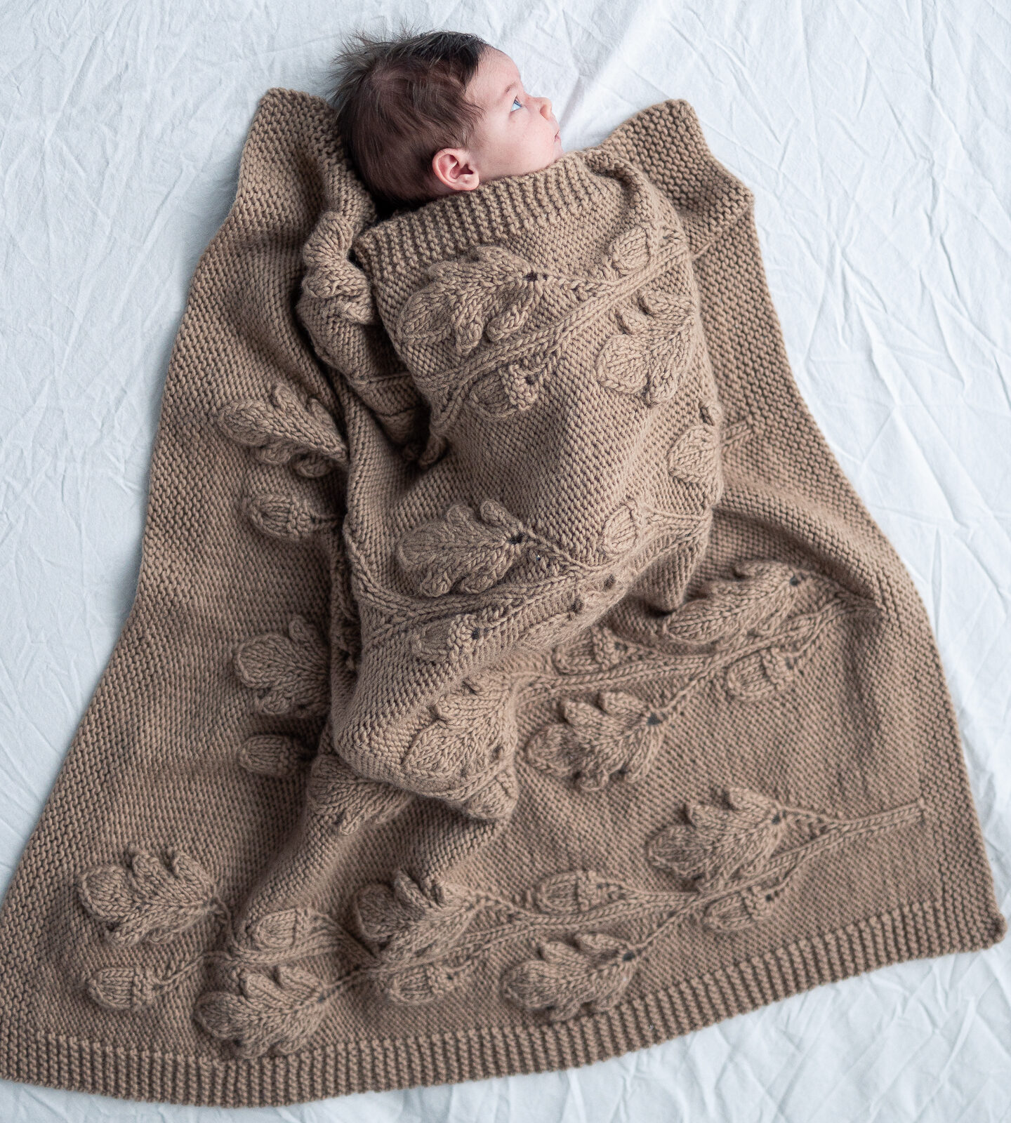 - HipKnitShop Knitted blanket pattern oak leaf stitch