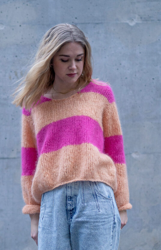 Fluffy sweater knitting kit