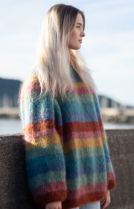 Simple striped sweater knitting pattern and yarn