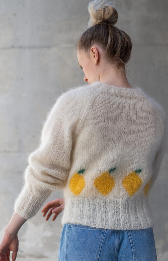 76098-Fruity-Cardigan-kit-4 - HipKnitShop strikkejakke dame frukt