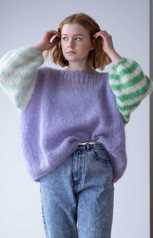 Sweater with stripes like a cloud