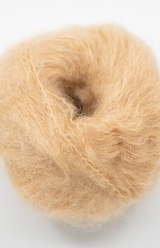 85687-In-love-Pink-8 - HipKnitShop webshop mohair yarn beige