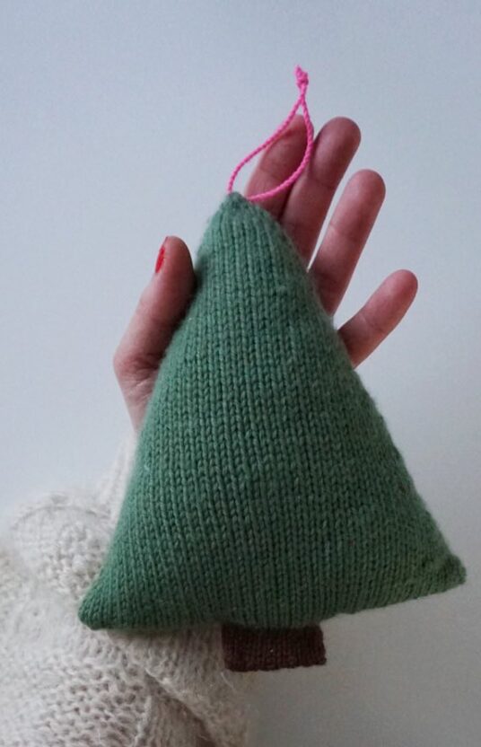Knitted Christmas tree pattern