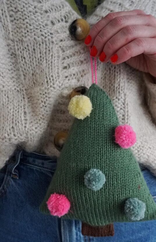 Knitted Christmas tree pattern