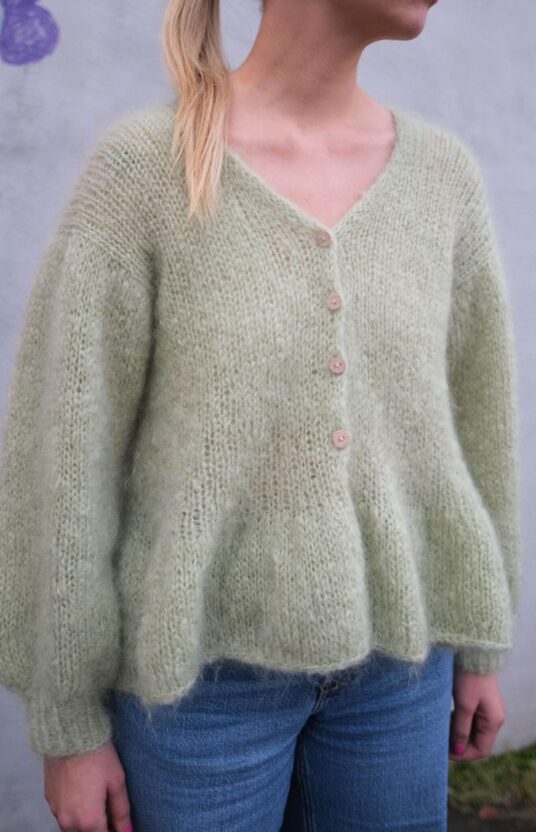 Knitted cardigan pattern and yarn for women