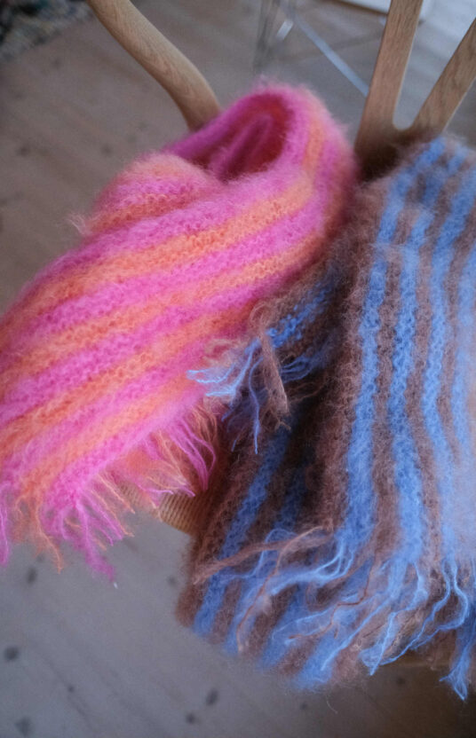 Knitting pattern fluffy scarf Milan. Brushed scarf in mohair. Easy knitting pattern for beginner scarf with stripes.